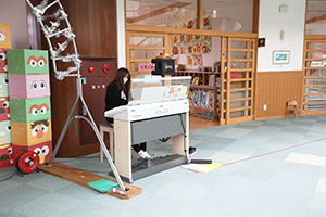 リズムフェスティバル　歌・カスタ発表ごっこ　年少