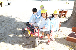 園庭遊び　年中Bチーム（ひまわり・さくら・たんぽぽ）