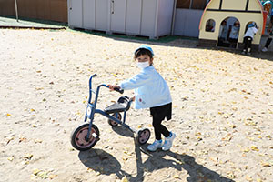 園庭遊び　年中Bチーム（ひまわり・さくら・たんぽぽ）