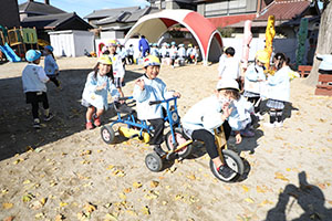 園庭遊び　年中Bチーム（ひまわり・さくら・たんぽぽ）