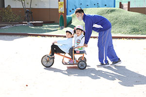 園庭遊び　年中Bチーム（ひまわり・さくら・たんぽぽ）