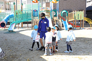 園庭遊び　年中Bチーム（ひまわり・さくら・たんぽぽ）