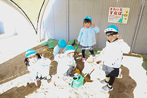 園庭遊び　年中Bチーム（ひまわり・さくら・たんぽぽ）