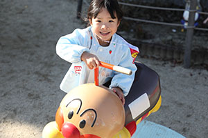 園庭遊び　ぺんぎん・ひよこ・すみれ・ばら
