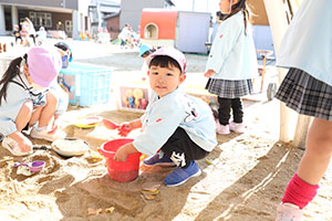 園庭遊び　ぺんぎん・ひよこ・すみれ・ばら