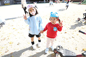 園庭遊び　ぺんぎん・ひよこ・すみれ・ばら