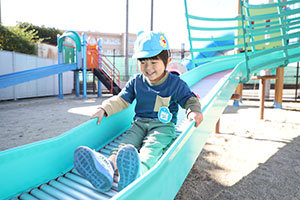 園庭遊び　ぺんぎん・ひよこ・すみれ・ばら