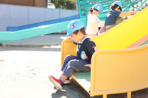 園庭遊び　ぺんぎん・ひよこ・すみれ・ばら