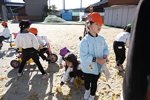 朝の園庭遊び！　A・B・C・E