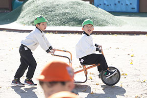 朝の園庭遊び！　A・B・C・E