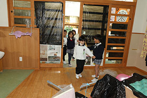 お化け屋敷ごっこ　B