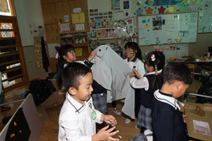 お化け屋敷ごっこ　B