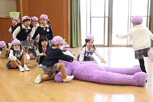 色々運びリレー　ばら・すみれ