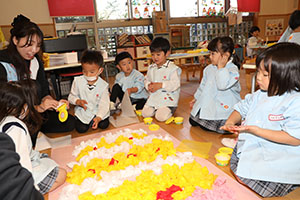 エンゼル幼稚園70歳のお誕生日の制作　きりん