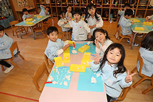 エンゼル幼稚園70歳のお誕生日の制作　きりん