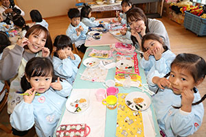 もちつき大会　きりん・ぱんだ・こあら (2歳児クラス）NO．2