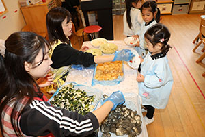 もちつき大会　きりん・ぱんだ・こあら (2歳児クラス）NO．2