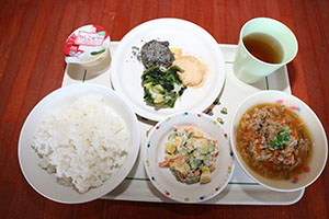 もちつき大会　きりん・ぱんだ・こあら (2歳児クラス）NO．2