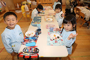 もちつき大会　きりん・ぱんだ・こあら (2歳児クラス）NO．2