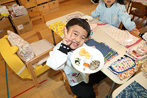 もちつき大会　きりん・ぱんだ・こあら (2歳児クラス）NO．2