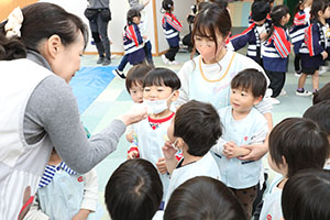 もちつき大会　こあら・ぱんだ・きりん (2歳児クラス）NO．1