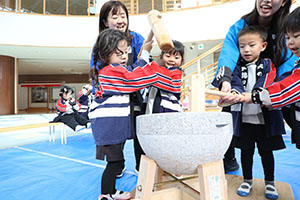 もちつき大会　こあら・ぱんだ・きりん (2歳児クラス）NO．1