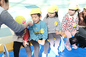 もちつき大会　こあら・ぱんだ・きりん (2歳児クラス）NO．1