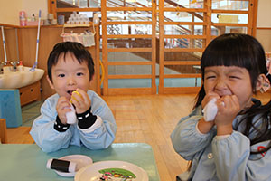 おもちつきごっこ　ぱんだ