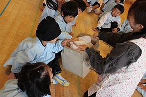 おもちつきごっこ　ぱんだ