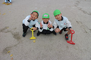 園庭でペインティングごっこ　B・C（うさぎ）