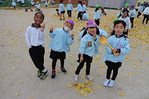 園庭でペインティングごっこ　B・C（うさぎ）