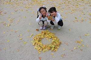 園庭でペインティングごっこ　B・C（うさぎ）