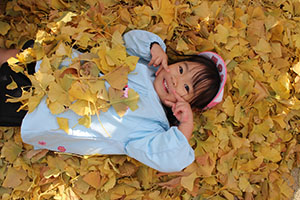 園庭でペインティングごっこ　B・C（うさぎ）