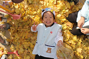 園庭でペインティングごっこ　B・C（うさぎ）