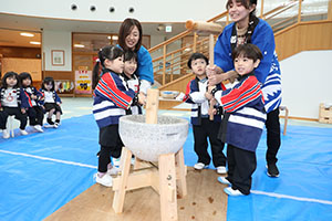 もちつき大会　うさぎ・りす・ことり 　NO．1