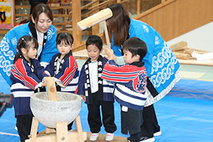 もちつき大会　うさぎ・りす・ことり 　NO．1
