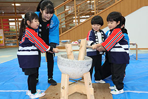 もちつき大会　うさぎ・りす・ことり 　NO．1