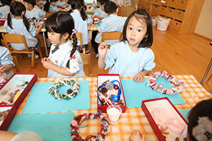 クリスマスリースの制作　こあら