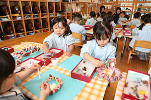 クリスマスリースの制作　こあら