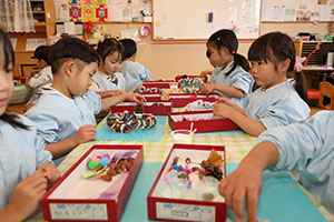 クリスマスリースの制作　こあら