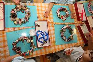 クリスマスリースの制作　こあら