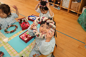 クリスマスリースの制作　こあら