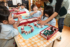 クリスマスリースの制作　こあら