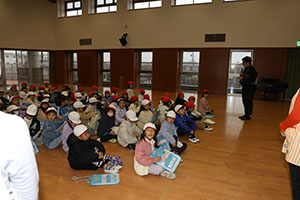 八郷小学校2年生のみなさんが見学に来てくれました