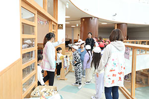 八郷小学校2年生のみなさんが見学に来てくれました