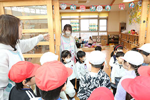 八郷小学校2年生のみなさんが見学に来てくれました