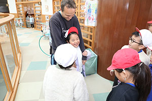 八郷小学校2年生のみなさんが見学に来てくれました