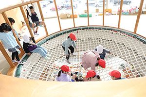 八郷小学校2年生のみなさんが見学に来てくれました