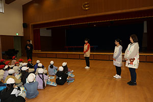 八郷小学校2年生のみなさんが見学に来てくれました