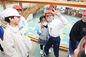 八郷小学校2年生のみなさんが見学に来てくれました